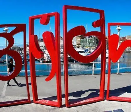 Apto Ramon Y Cajal,1- Centrico Y Cerca De Playa San Lorenzo-3hab Garaje Opc アパート ヒホン